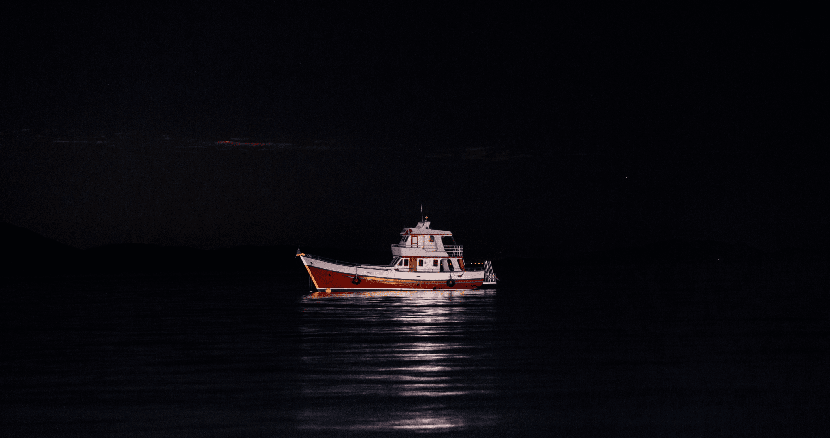 Expert Boat safety Tips for Navigating Your Boat at Night